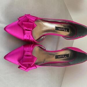 Nina New York Pink Satin Pointed Toe Heels with Bow Detail Size 8.5